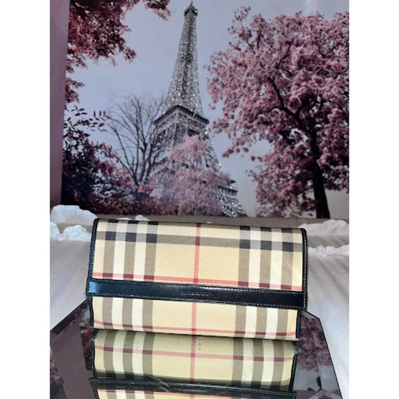 Burberry Original Wallet - Picture 1 of 9